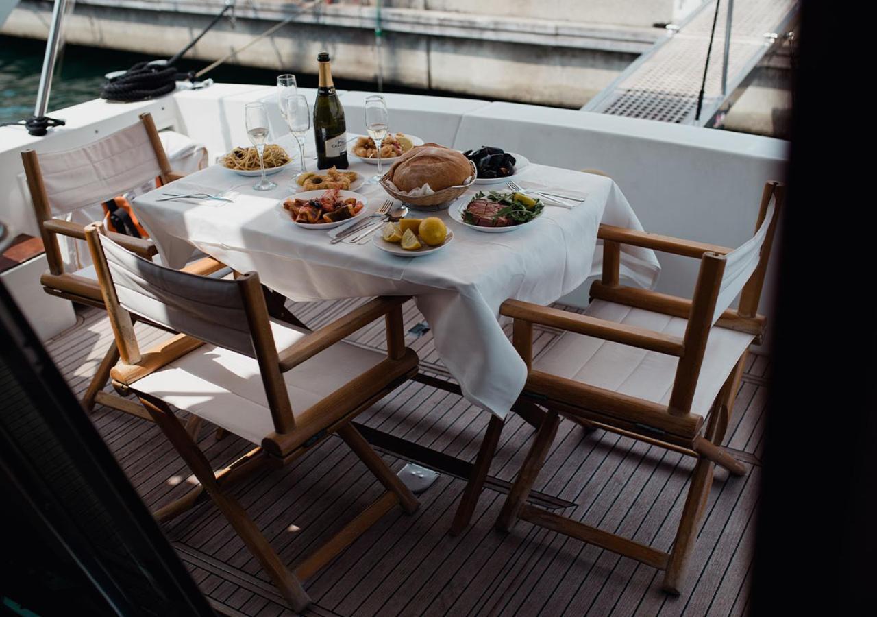 Bb Boat Lady A Genua